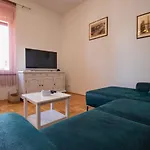 Rose Apartment