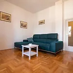 Rose Apartment