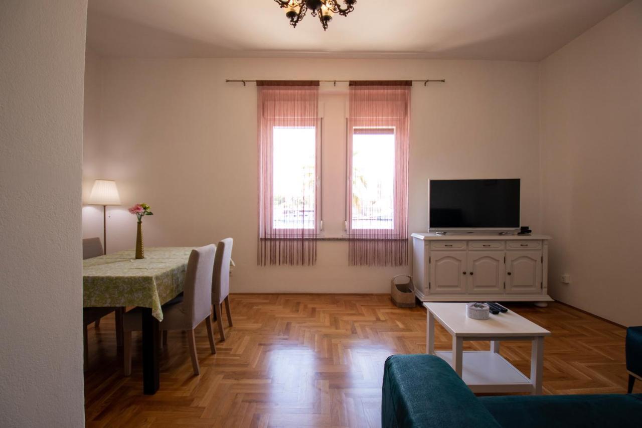 Rose Apartment *